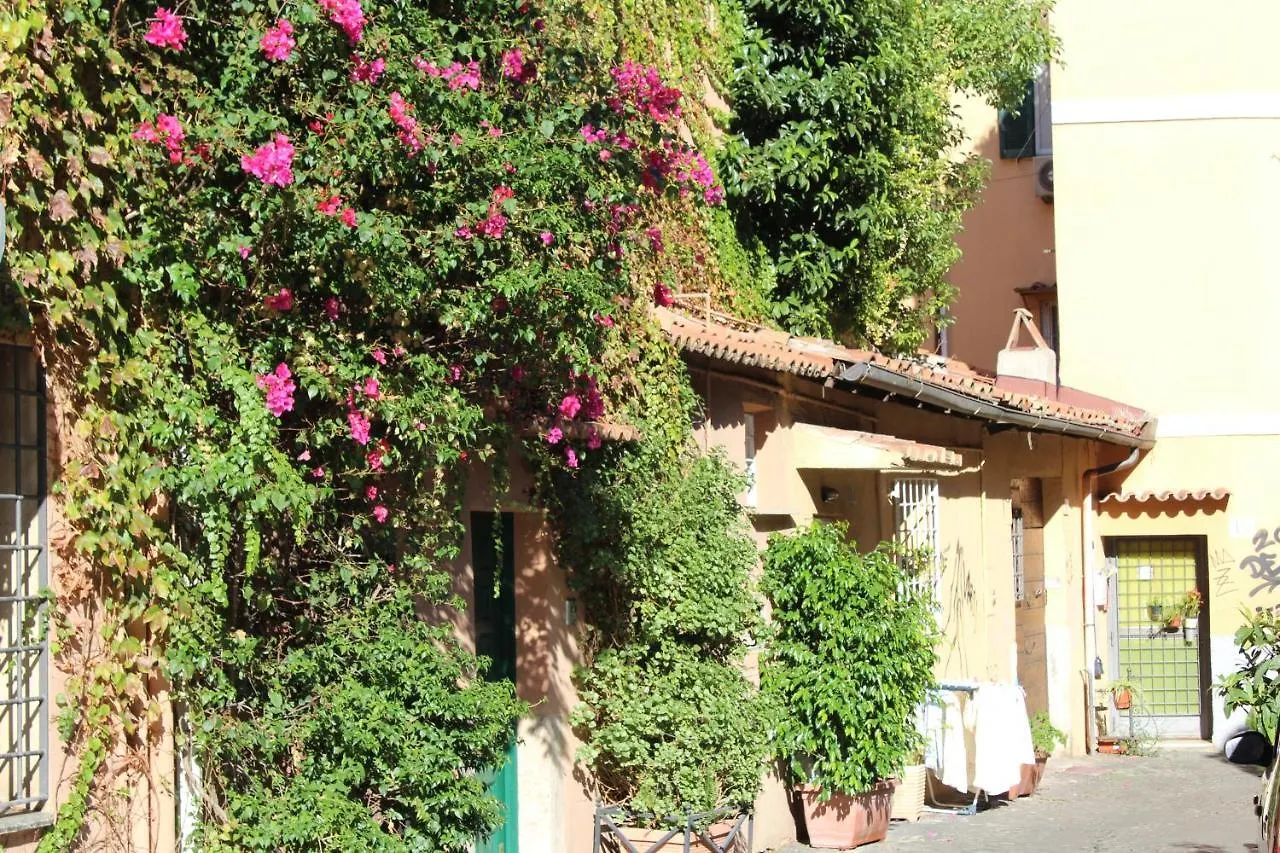 Apartment Moro 50 - Loft In Trastevere Rom